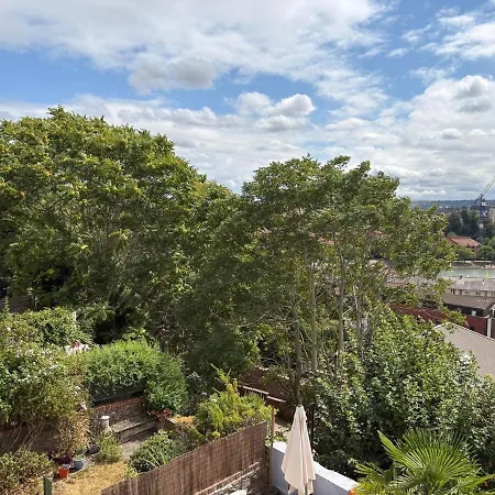 Four-poster Room, Private Floor, Stunning Harbour Views, Iconic Cliftonwood 게스트하우스 브리스틀