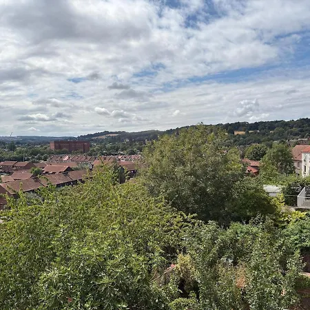 Maison d'hôtes Four-poster Room, Private Floor, Stunning Harbour Views, Iconic Cliftonwood Bristol