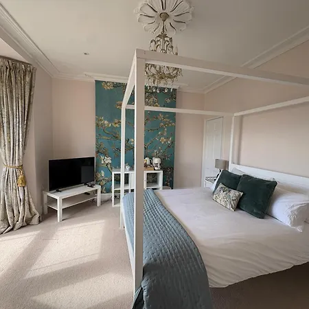 Iconic Cliftonwood, Stunning Harbour Views, Private Floor, Own Bathroom 3*