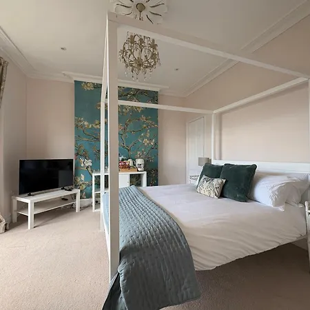 Iconic Cliftonwood, Stunning Harbour Views, Private Floor, Own Bathroom 3*